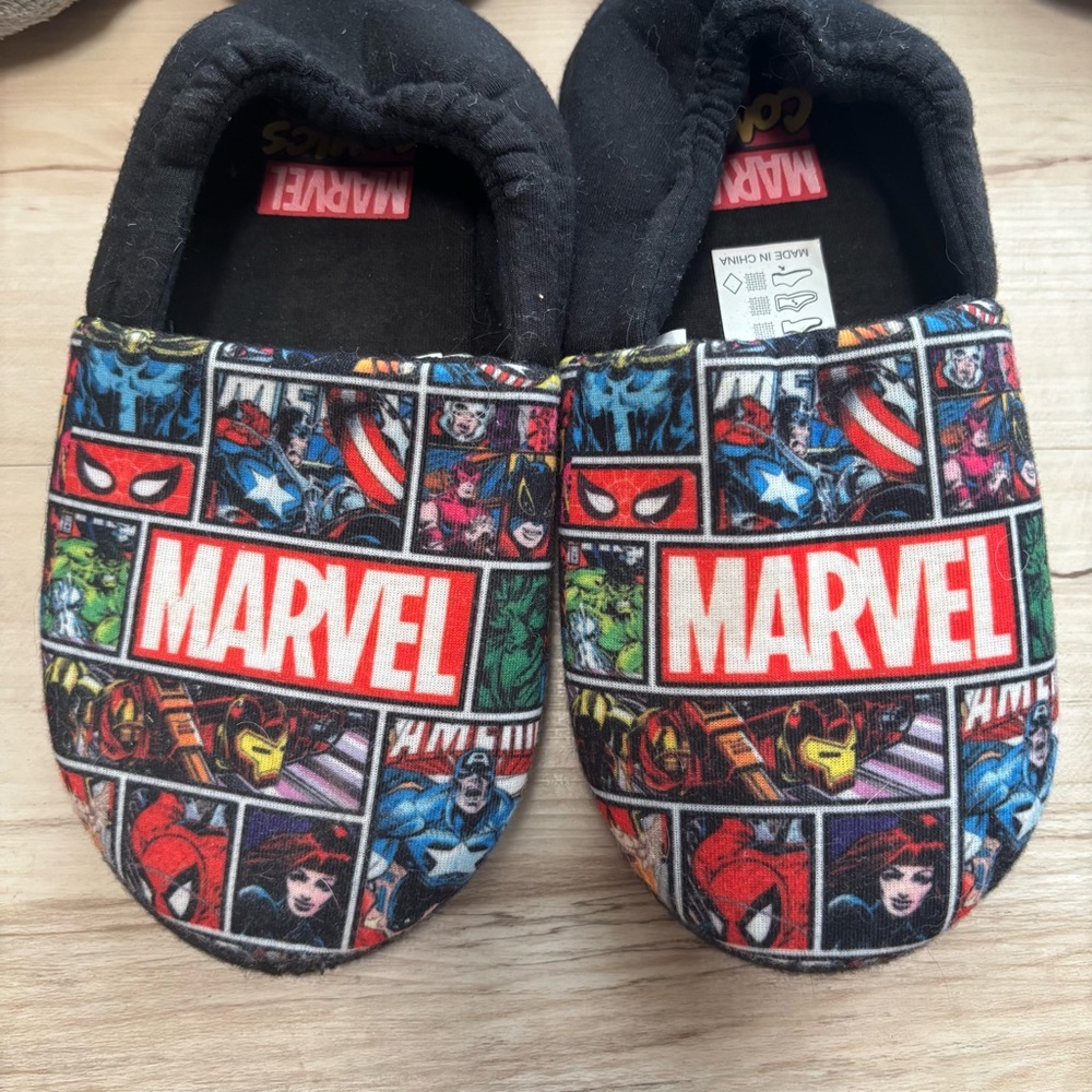 Marvel, T-Rex, Stars Bundle of Kid Slippers - Picture 2 of 6